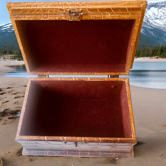 Vintage Hinged Wood Box Leather Overlay Felt Interior Metal Handle Trinket Jewel - Picture 14 of 14